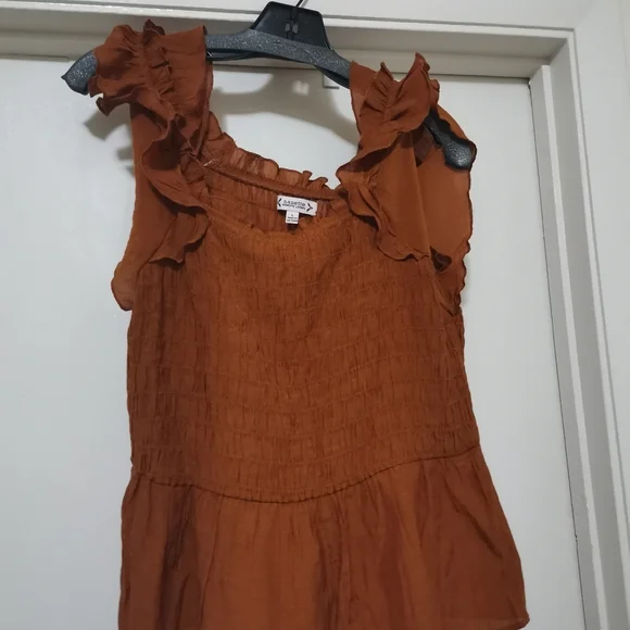 Women's Ruffled n Top - Picture 2 of 4